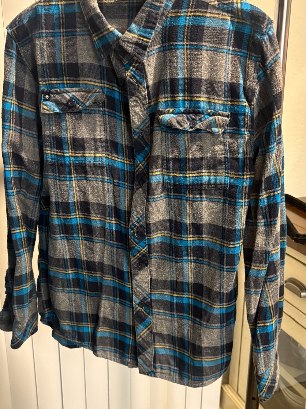 Akrux Men's Blue and Gray Plaid Long-Sleeve Button-Down Shirt